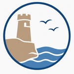 Logotipo de Free Tour Torrevieja: una torre sobre las rocas junto al mar y unas gaviotas.